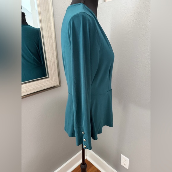 Perseption Concept Emerald V Neck Pendulum Wrap Gold Button Detail Top Medium. - Picture 5 of 7